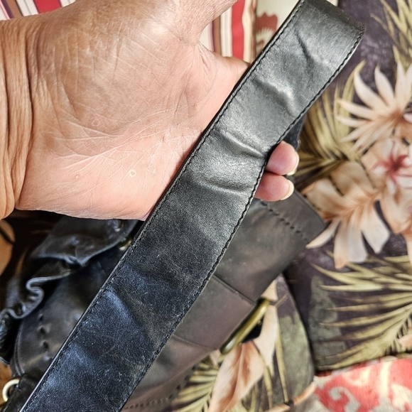 Francesco Biasia Black Patent Leather Shoulder Bag - Picture 7 of 16